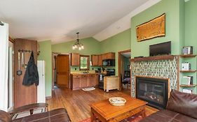 2 Bedroom-Riverfront-Fireplace - Pet Ok
